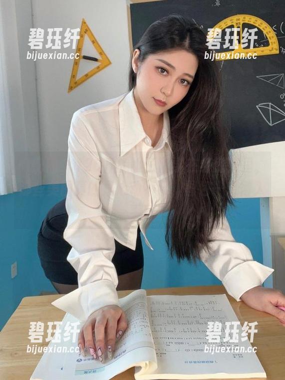微密圈 - 120斤的小王同学在红肚兜里，那些美图真的是心动不已，图包一定得入手！