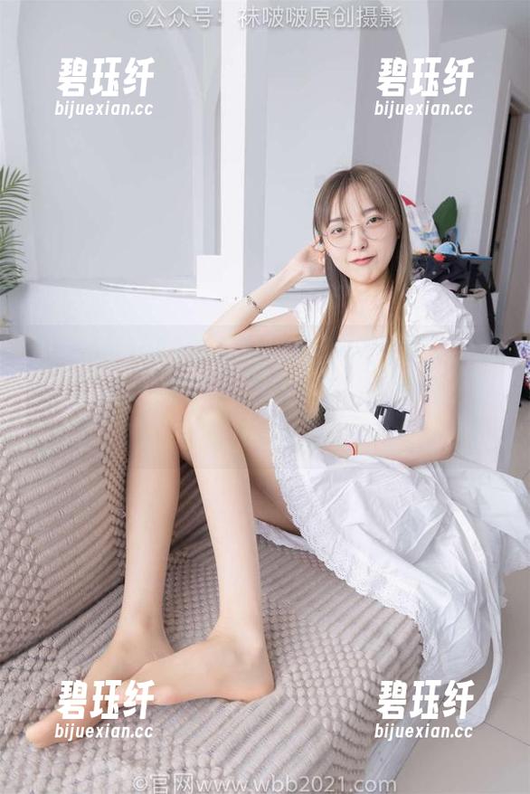 BoBoSocks袜啵啵 - 周周的定制白棉袜作品，哦，那种“自然穿脏”的调调，真是太真实了
