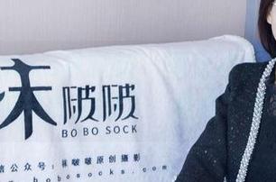BoBoSocks袜啵啵 – 壁纸界新星：雪糕+黑丝（脚尖微加固），真是个奇妙组合！