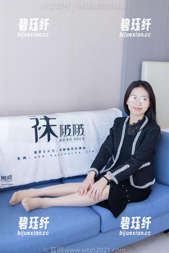 BoBoSocks袜啵啵 - 壁纸界新星：雪糕+黑丝（脚尖微加固），真是个奇妙组合！