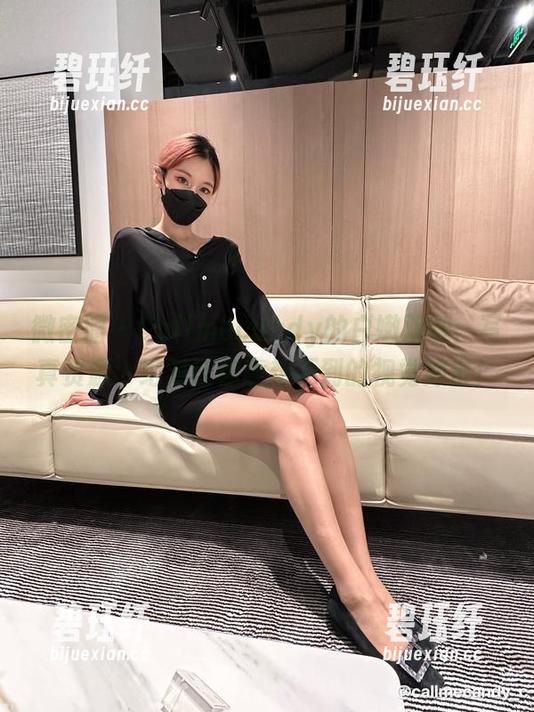 微密圈 - Callmecandy的白嫩双腿：写真资源，绝对让你意想不到的视觉冲击！