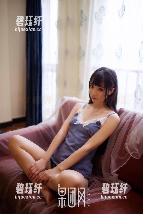 GIRLT果团网 - 当棉袜遇上蜜桃Q妹儿：一场写真里的奇妙之旅