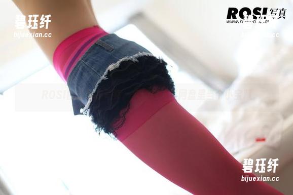 ROSI写真 ROSI的连体衣写真,真的应该在网盘里当个小宝藏