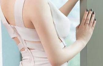 TGOD推女神 – Una尤娜的美脚故事：全套图集，尬聊与魅力并存！