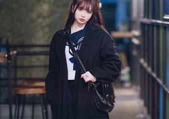 Tina很妖孽呀的黑色图包,光线全让它喝了,结果就是无圣光!