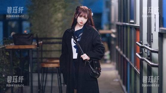 Tina很妖孽呀 Tina很妖孽呀的黑色图包,光线全让它喝了,结果就是无圣光!