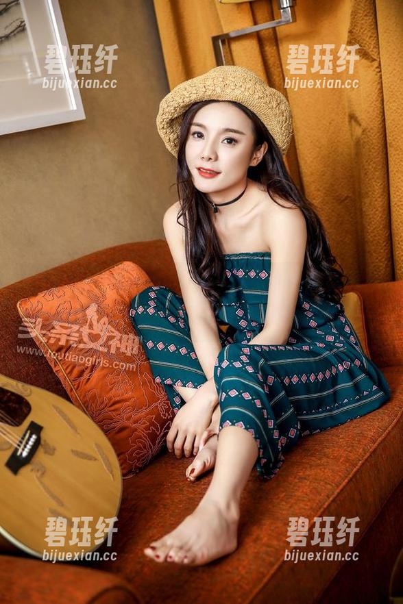 TouTiao头条女神-艾小青 TouTiao头条女神 - 一窥艾小青的美图,性感小野猫的灵动气息,下载不容错过!