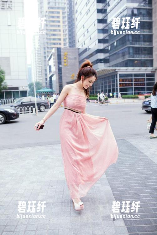 TuiGirl-赵惟依 TuiGirl - 看赵惟依教室美图:书本和青春的梦瞬间,真想喊一声‘此生无悔入教室’!