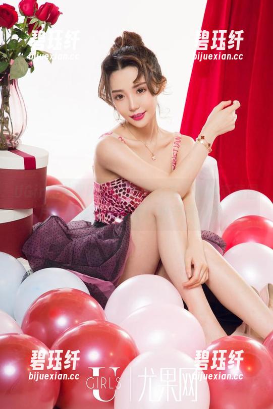 UGirls尤果网 - 谭晓彤与牛仔裤的高清图片，真是让人忍不住想多看几眼。