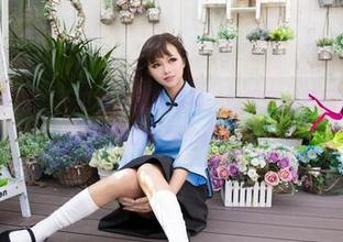 UGirls尤果网 – 陈怡曼的黑白写真，好像在和我玩捉迷藏，永远找不到个边！
