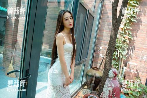 UGirls尤果网 - 最新霓梓心JK合集：一不小心就会陷进去哦。