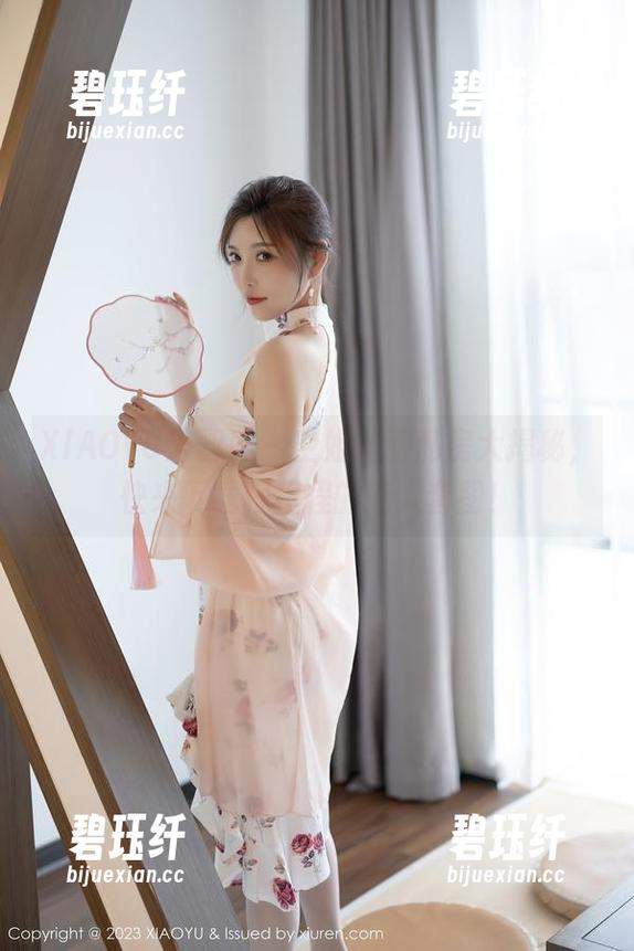 XIAOYU语画界-程程程 XIAOYU语画界 - 空姐制服私房大揭秘,快来下载程程程的迷人套图!