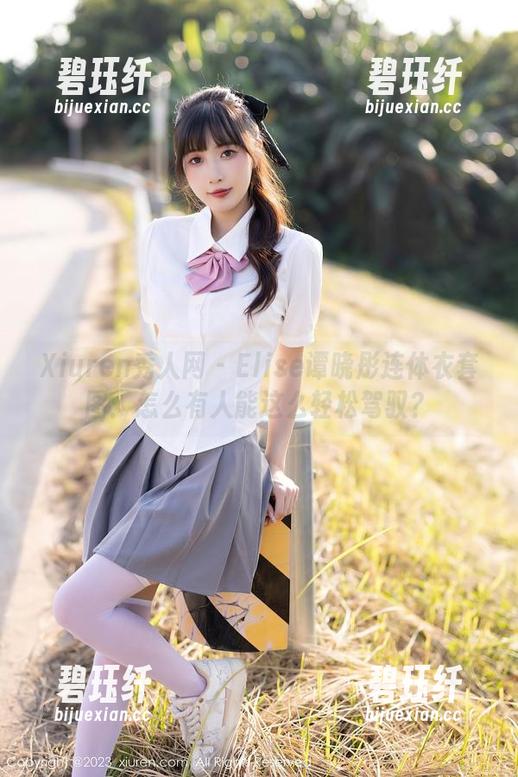 Xiuren秀人网 - Elise谭晓彤连体衣套图：怎么有人能这么轻松驾驭？