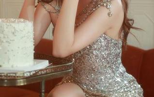Xiuren秀人网 – 高跟鞋写真里的FoxYini孟狐狸,谁说只有猫才会优雅?