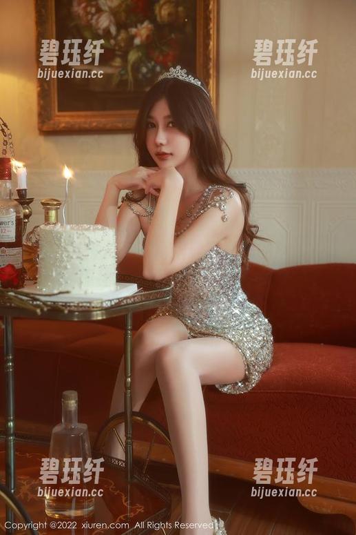 Xiuren秀人网 - 高跟鞋写真里的FoxYini孟狐狸，谁说只有猫才会优雅？