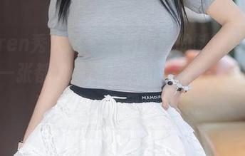 Xiuren秀人网 – “圆圆酱的制服写真集，每一张都像是黑暗中的一束光。”下载不下载，心里都犹豫。
