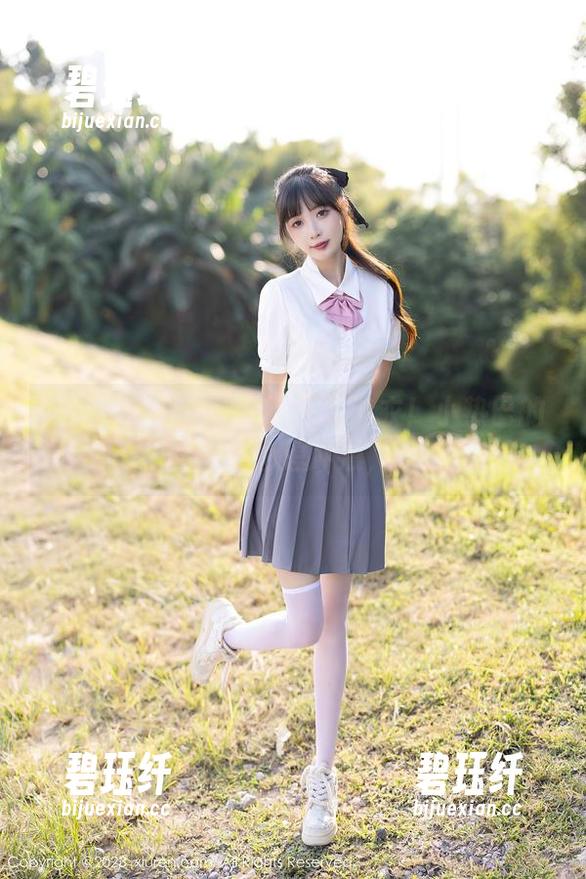 Xiuren秀人网 - 不只是泳衣！小热巴的写真让我的壁纸也想冲浪，一起嗨吧！