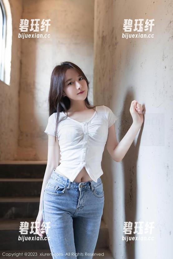 Xiuren秀人网-杨紫嫣Cynthia Xiuren秀人网 - 空姐风的杨紫嫣Cynthia私拍套图:你说她怎么能这么好看?