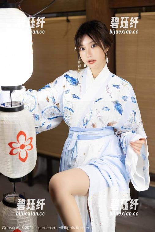 Xiuren秀人网-草莓zz Xiuren秀人网 - 图库里的草莓zz:一场户外秀,不信你不被吸引!