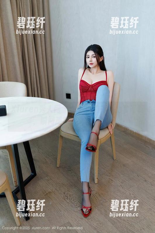 Xiuren秀人网 - 赵万灵的短裙全套写真，瞬间感觉阳光洒在心里。