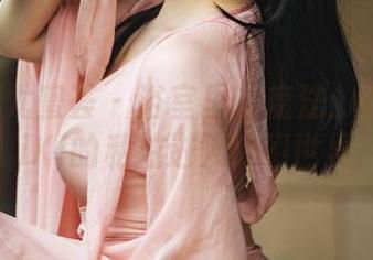 YouMi尤蜜荟 – 浴室里的魔法：跟随宋KiKi的私拍进入梦幻世界