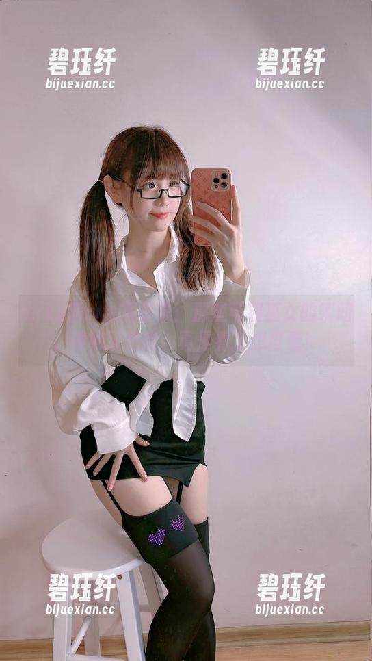 miko酱ww miko酱ww写真集:那些可畏巫女的瞬间,神秘又危险,真是看了想再看!