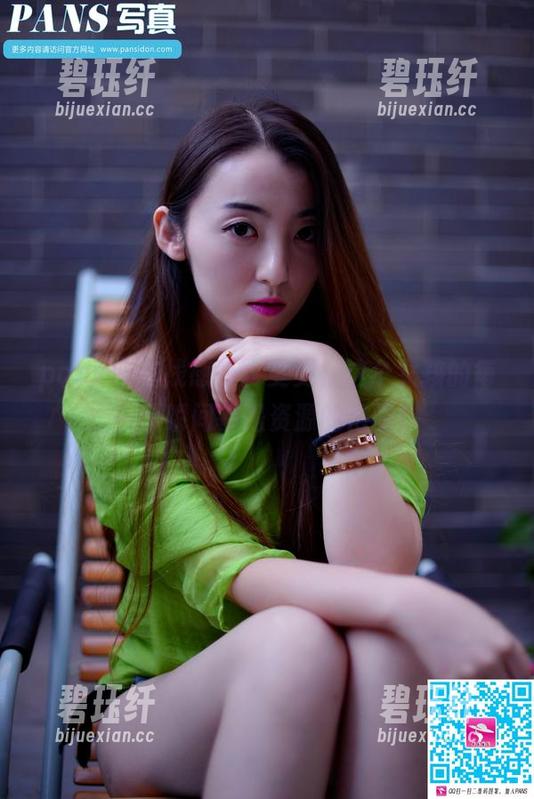 pans - 在线感受：雯雯，这个女孩的每一个瞬间都是资源的艳丽！