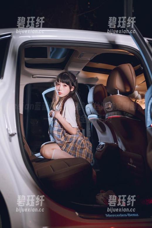 usejan蓝蓝新作：经典肉丝妹妹定制图集，一时间我完全懵掉了！