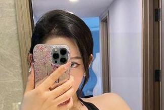 微密圈 – 不爱笑的赛琳的白丝套图，下载的时候千万小心，不然容易上瘾哦！