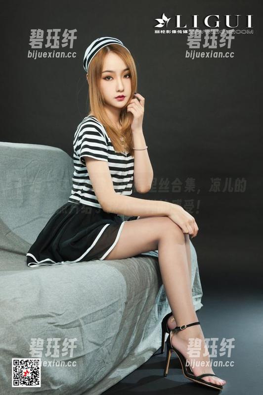 丽柜 - 这不是普通的裤里丝合集，凉儿的照片给了我不一样的感受！