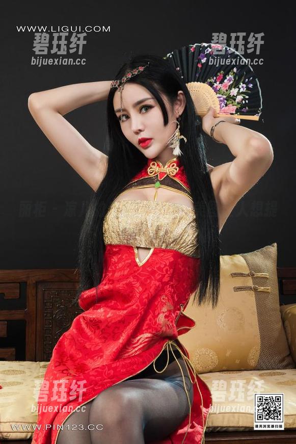 丽柜 - 凉儿的私拍：空姐的美图让人想提前下飞机！