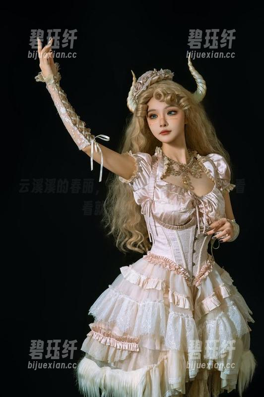 云溪溪 云溪溪的春丽,一波流畅的cos写真,看看就不想上班了!