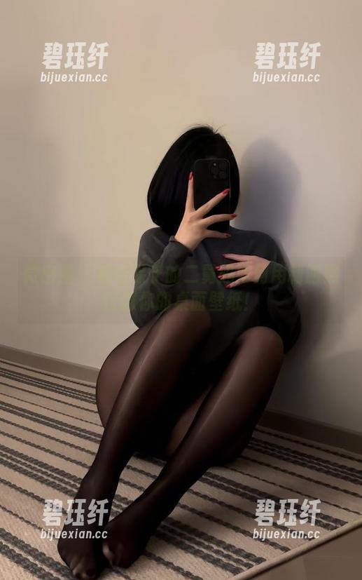 微密圈 - 看看保守的二舅妈如何用制服照征服你的桌面壁纸！