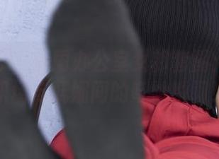 南国足艺 – 小雨办公室女郎套图：穿越在职场与妩媚间的奇妙瞬间！
