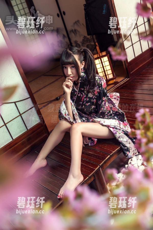 头条女神-张梓柔 头条女神 - 教室的另一面:张梓柔的在线作品,谁说学习不能有点色?
