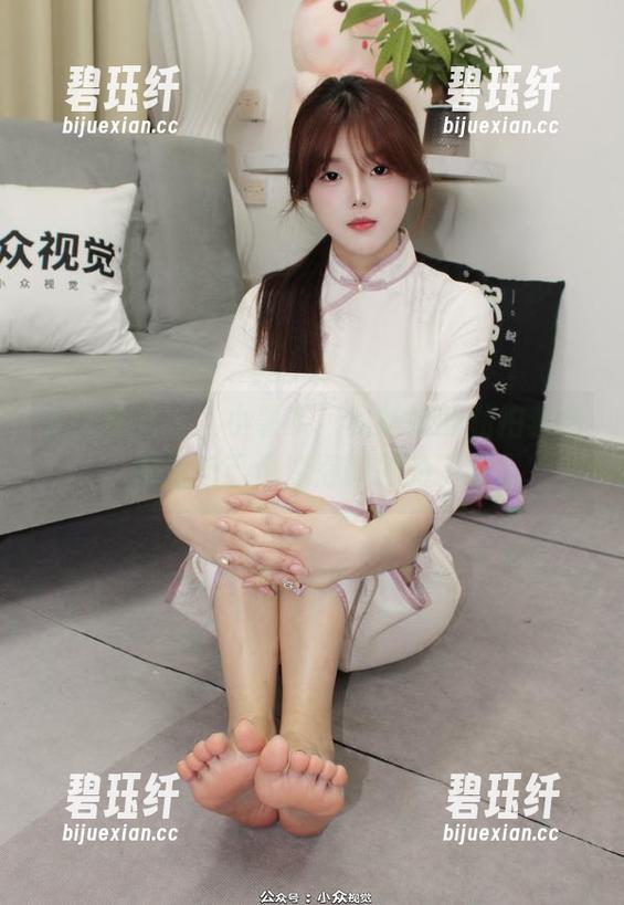 小众视觉-小薯条 小众视觉 - “小薯条”和妹妹的私拍套图,感觉自己也变得脆脆的了呢。