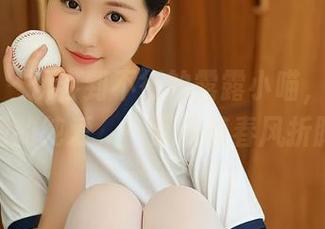 尤蜜荟 – 从容到不行的露露小喵，带着最新套图的纯爱，一起顶着春风折腾吧！