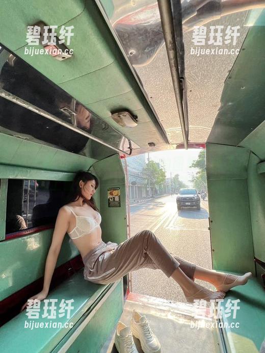 就是阿朱啊 微密圈 - 就是阿朱啊学姐的图集:像是在课堂上偷偷记笔记,却是心动的瞬间!