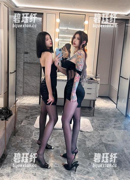 微密圈 - 短裙情怀！希希Gina的全套原图，你还敢不点开吗？
