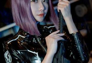 希希_啾分享热天午后的写真:容忍了多久的高温才换来这一抹清凉?