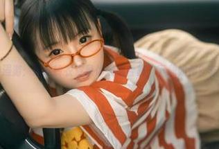 在水汽中漫游：幼水铃衣温泉体操服合集，下载如何？非常值得！