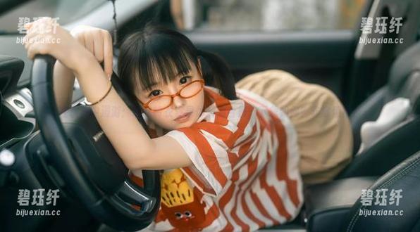 在水汽中漫游：幼水铃衣温泉体操服合集，下载如何？非常值得！