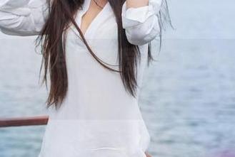 推女神 – Kiren_程程程在泳池：私拍写真，水中轻盈，仿佛要飞起来！
