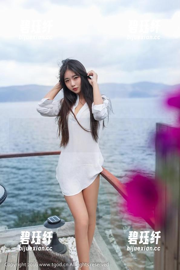 推女神-Kiren_程程程 推女神 - Kiren_程程程在泳池:私拍写真,水中轻盈,仿佛要飞起来!