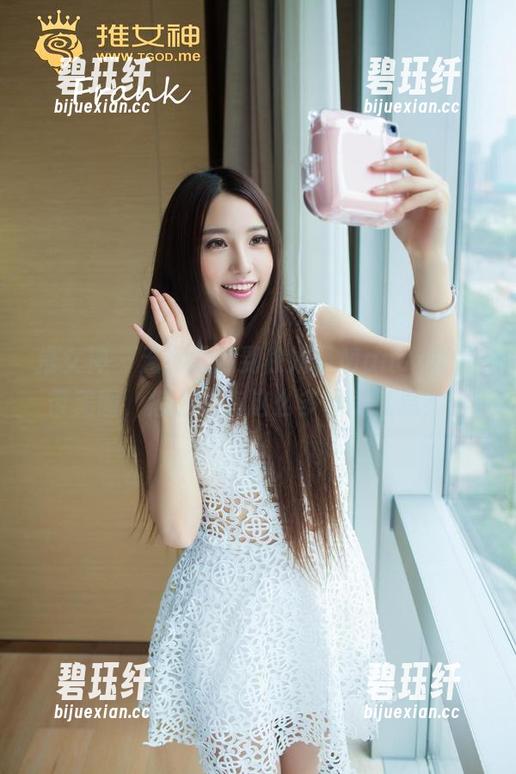 推女神 - 无意间翻到徐妍馨Mandy的吊带美图，怎么能有这么多私房气息？！