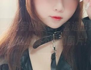 看！是依酱呀穿的睡衣，营造出来的氛围，我这心跳不已的图片！