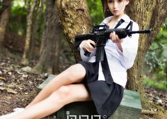 果团网 – 当全套礼服遇上陈雅漫：写真界的时尚魔法！