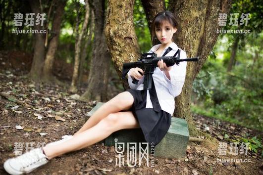 果团网-陈雅漫 果团网 - 当全套礼服遇上陈雅漫:写真界的时尚魔法!