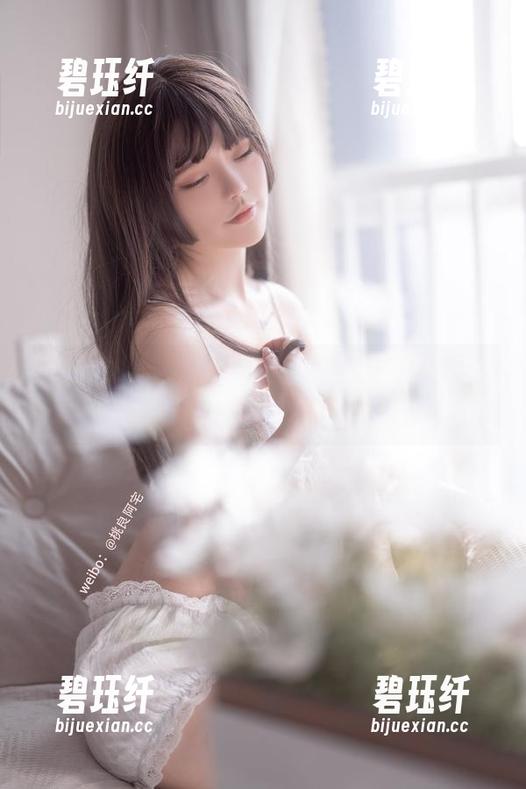 教室写真——桃良阿宅，谁说学习不可以有点小暧昧？