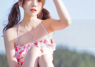 夏天的桜桃喵：一场写真图集里的水波荡漾与青睐的悄悄话